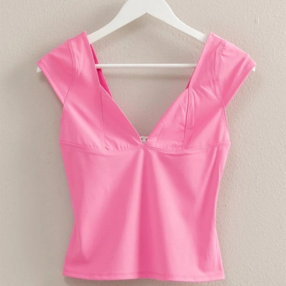 🍒BOGO50%🍒🆕🩷HYFVE: PINK Flirty Sweetheart Neckline Top MEDIUM